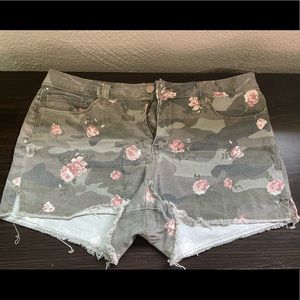 YMI Mid rise rose pattern daisy dukes